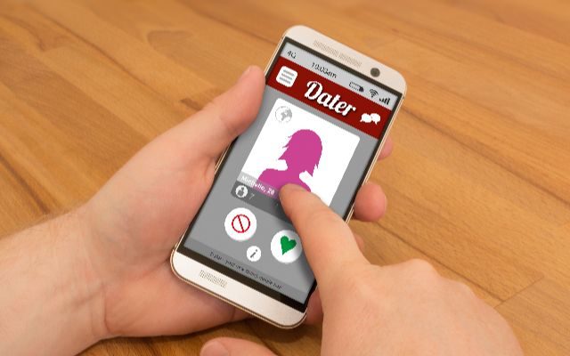 Tinder Added a “Dating Dictionary” to Help Old People Hit on Young People