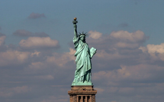 38 Years Ago David Copperfield Made the Statue of Liberty Disappear!